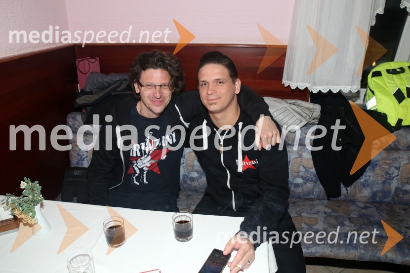  Robert Sršen, skupina Rock Partyzani;  Marcel Petrič, skupina Rock PartyzaniKresovanje in praznovanje 1.maja, Koblarjev zaliv 2016