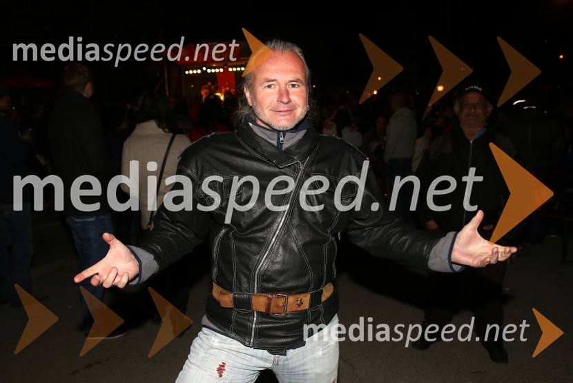  Artur Štern, umetnikKresovanje in praznovanje 1.maja, Koblarjev zaliv 2016