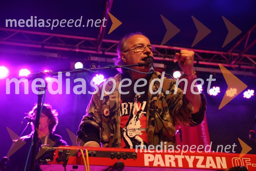  Aleš Klinar, glasbenik, skupina Rock PartyzaniKresovanje in praznovanje 1.maja, Koblarjev zaliv 2016