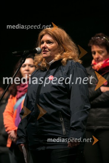  Magdalena Mustar Pečjak, predsednica Območnega odbora Ljubljane in okolice Sindikata vzgoje, izobraževanja, znanosti in kulture SlovenijeKresovanje in praznovanje 1.maja, Rožnik 2016