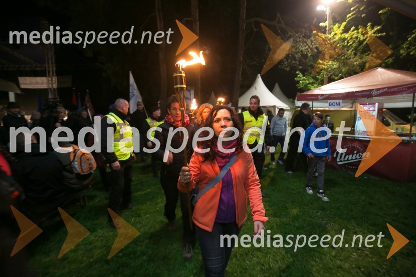  Evelin Vesenjak, predsednica Konfederacije novih sindikatov SlovenijeKresovanje in praznovanje 1.maja, Rožnik 2016