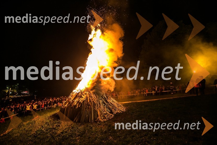 Kresovanje in praznovanje 1.maja, Rožnik 2016Kresovanje in praznovanje 1.maja, Rožnik 2016