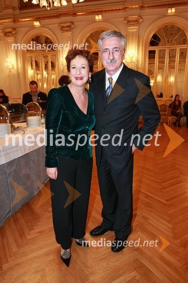 Polona Vetrih, igralka in Petar Radović, odgovorni urednik razvedrilnega programa TV SlovenijaPodelitev Ježkovih nagrad 2007 in dan RTV Slovenije