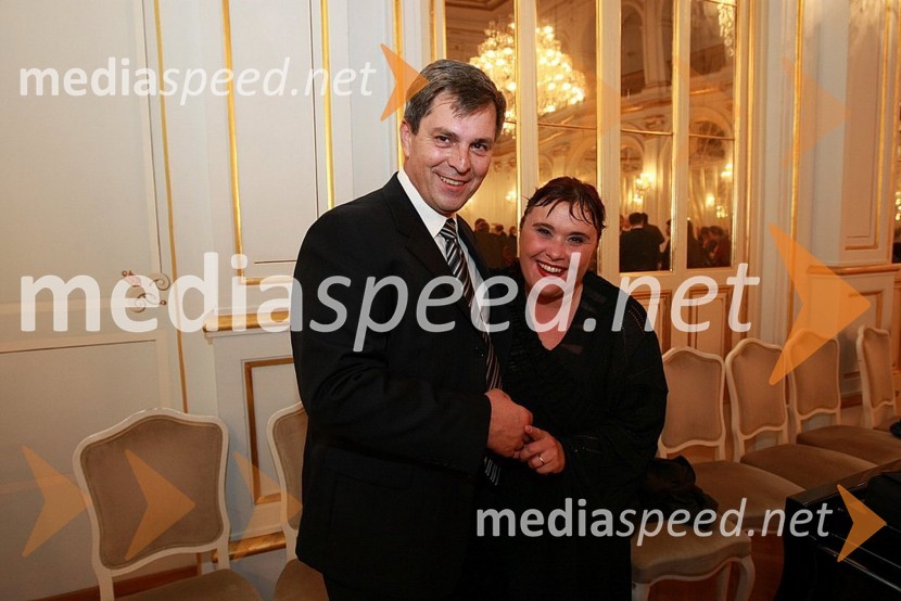 Janez Dolinar, napovedovalec in Mia Žnidarič, pevkaPodelitev Ježkovih nagrad 2007 in dan RTV Slovenije