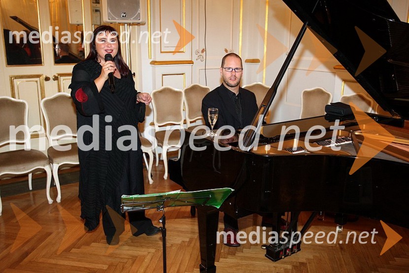 Mia Žnidarič, pevka in njen mož Steve Klink, glasbenikPodelitev Ježkovih nagrad 2007 in dan RTV Slovenije