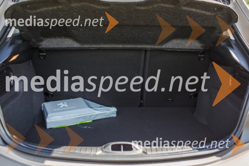 Peugeot 208 Allure 1.2 PureTech 110 EAT6 Stop&Start, prtljažnik meri 311 litrovPeugeot 208 Allure 1.2 PureTech 110 EAT6 Stop&Start, mediaspeed test