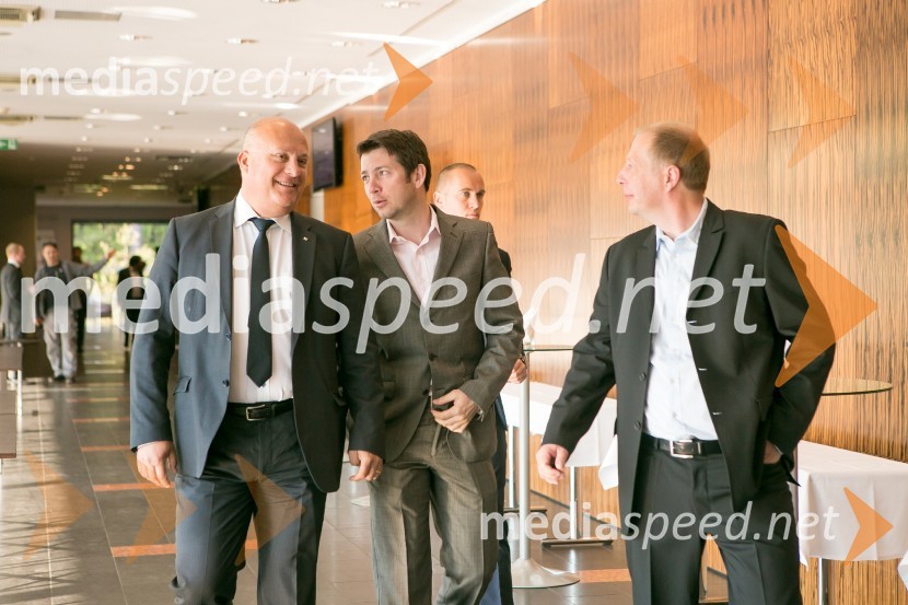  Iztok Klančnik, direktor HP Slovenija, predsednik Zbora alpskih disciplin, Smučarska zveza Slovenije;  ... ;  ... AmCham Poslovni zajtrk: ''Zeleno gospodarstvo prinaša poslovne priložnosti«