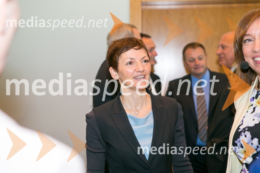 prof. dr. Maja Makovec Brenčič, ministrica za izobraževanje, znanost in športAmCham Poslovni zajtrk: ''Zeleno gospodarstvo prinaša poslovne priložnosti«