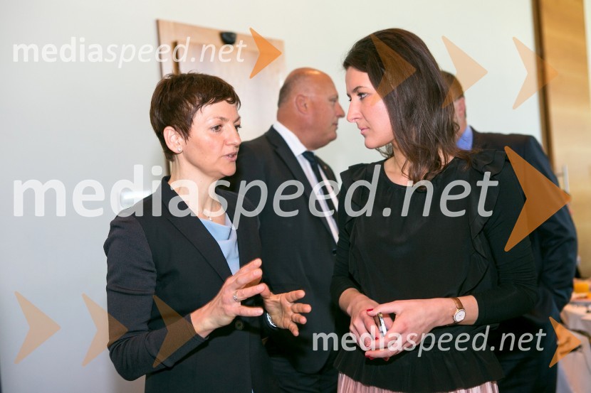 prof. dr. Maja Makovec Brenčič, ministrica za izobraževanje, znanost in šport;  ... AmCham Poslovni zajtrk: ''Zeleno gospodarstvo prinaša poslovne priložnosti«