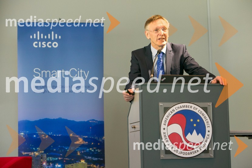 dr. Janez Potočnik, nekdanji evropski komisar za okoljeAmCham Poslovni zajtrk: ''Zeleno gospodarstvo prinaša poslovne priložnosti«