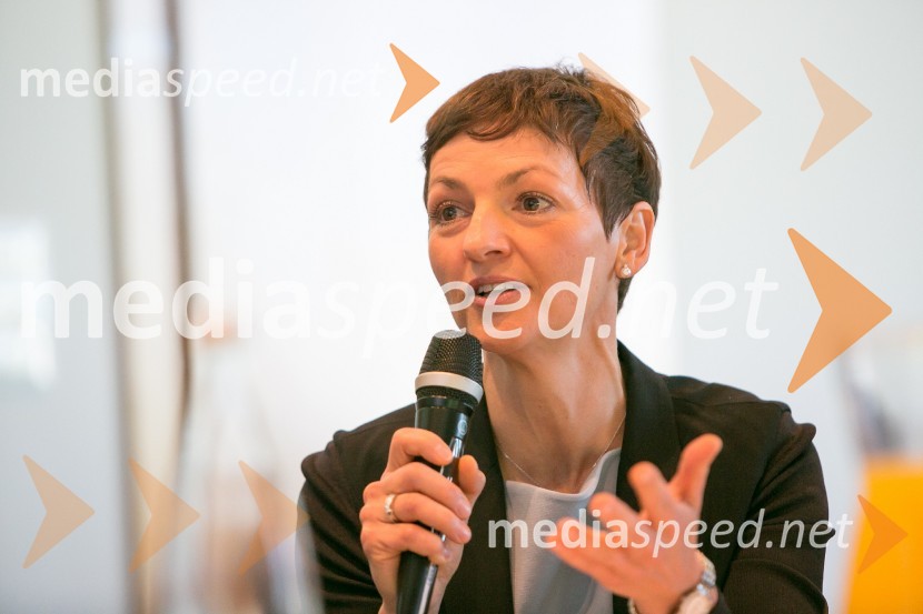 prof. dr. Maja Makovec Brenčič, ministrica za izobraževanje, znanost in športAmCham Poslovni zajtrk: ''Zeleno gospodarstvo prinaša poslovne priložnosti«