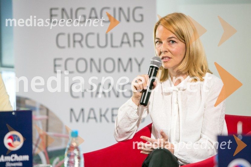  Tjaša Ficko, podžupanja, Mestna občina LjubljanaAmCham Poslovni zajtrk: ''Zeleno gospodarstvo prinaša poslovne priložnosti«