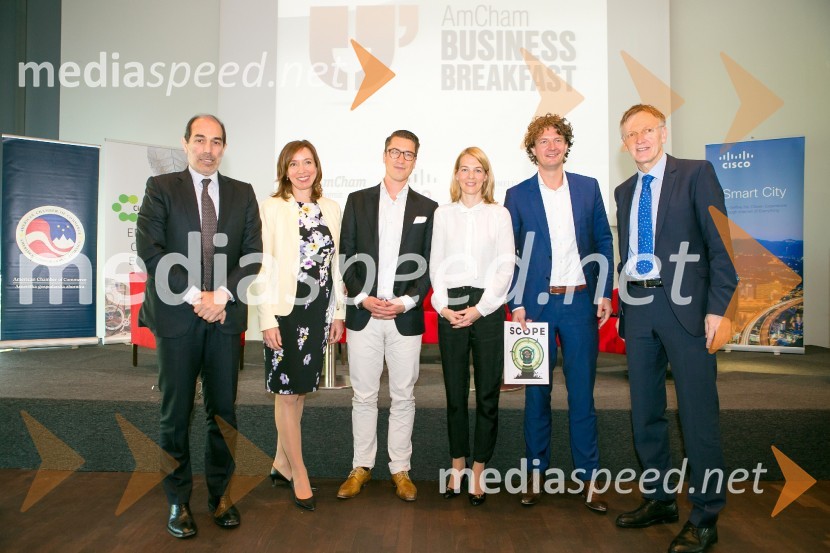  Giancarlo Miranda, predsednik uprave, Banka Koper - Intesa Sanpaolo; mag. Ladeja Košir Godina, Giacomelli media, ABC Pospeševalnik;  Casper Jorna, Ellen MacArthur Foundation;  Tjaša Ficko, podžupanja, Mestna občina Ljubljana;  Guido Braam, Netherlands Circular Hotspot; dr. Janez Potočnik, nekdanji evropski komisar za okoljeAmCham Poslovni zajtrk: ''Zeleno gospodarstvo prinaša poslovne priložnosti«