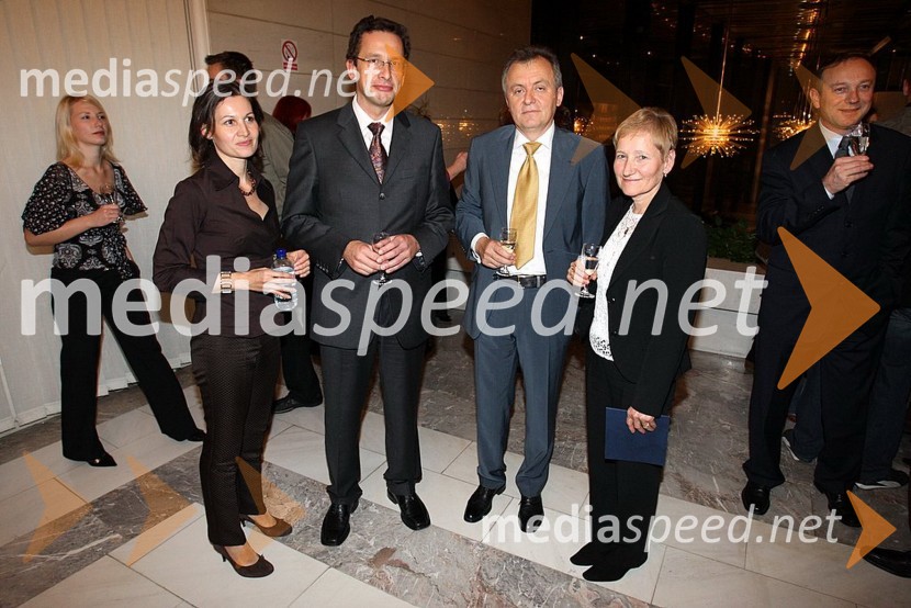Žiga Turk, minister za razvoj s partnerko in Anton Guzej, generalni direktor RTV Slovenija s soprogoPodelitev Ježkovih nagrad 2007 in dan RTV Slovenije