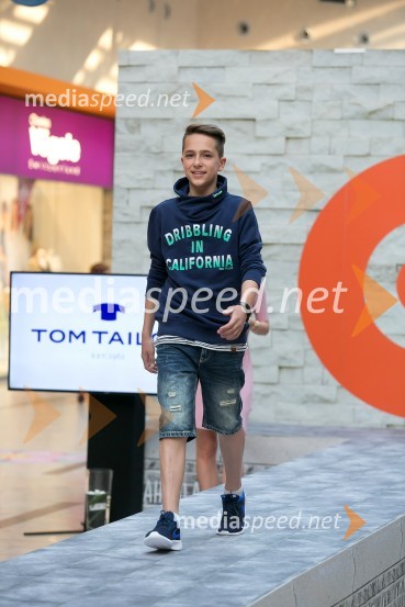 Modna revija v Qlandiji KranModna revija v Qlandii Kranj