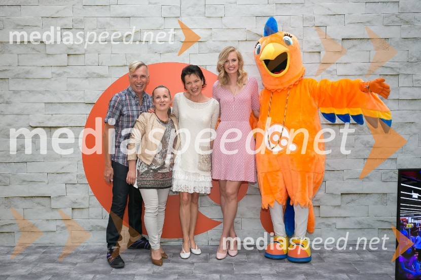   Igor  Jelen-Iggy, koreograf, lastnik plesnega centra Igen;  Meta Ahačič, vodja nakupovalnega centra Qlandia Kranj;  Mojca Pavlišič, Qlandia Marketing;  Tjaša  Kokalj Jerala, manekenka, voditeljicaModna revija v Qlandii Kranj