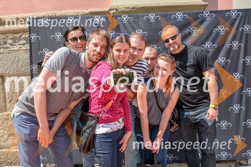  ... ;  ... ;  Staša Cafuta Trček, novinarka www.thethirdwine.com;  ... ;  ... ;  Špela  Težak;  Matija Brodnjak, ZRS Bistra, PtujSalon Sauvignon 2016