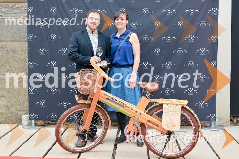  Marko Živec, MOI;   Tina  Krajnc, MOI leseni metuljčkiSalon Sauvignon 2016