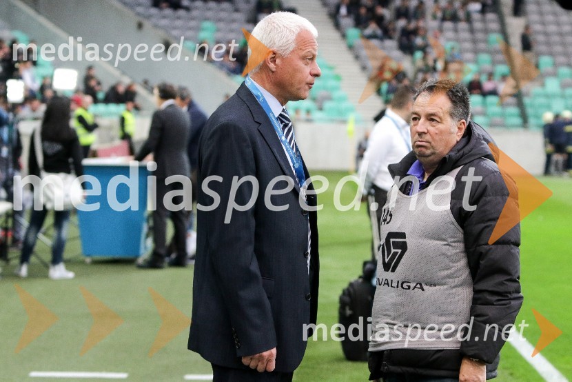  Drago  Kos, nekdanji nogometni sodnik;  Drago Wernig - Taka, fotografNogometna tekma Maribor - Olimpija 2:1