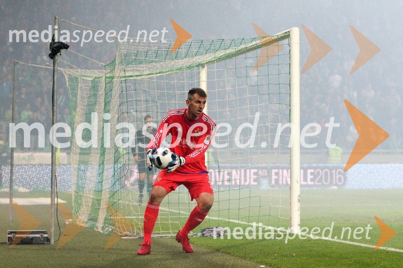  Jasmin Handanović, nogometaš, NK MariborNogometna tekma Maribor - Olimpija 2:1