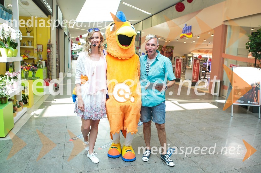  Tjaša  Kokalj Jerala, manekenka, voditeljica;   Igor  Jelen-Iggy, koreograf, lastnik plesnega centra IgenModna revija v Qlandii Kamnik