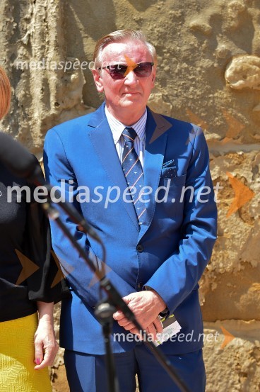  Gorazd Žmavc, minister brez listnice na uradu za Slovence v zamejstvu in po svetuSalon Sauvignon 2016