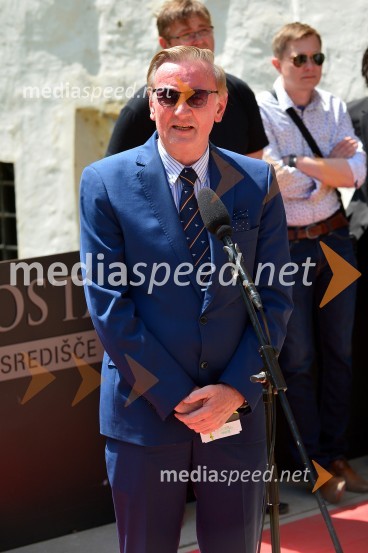  Gorazd Žmavc, minister brez listnice na uradu za Slovence v zamejstvu in po svetuSalon Sauvignon 2016