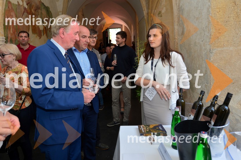  Gorazd Žmavc, minister brez listnice na uradu za Slovence v zamejstvu in po svetu;  Miran Senčar, župan, Mestna občina Ptuj;  Katarina  Pungračič, Turizem PungračičSalon Sauvignon 2016