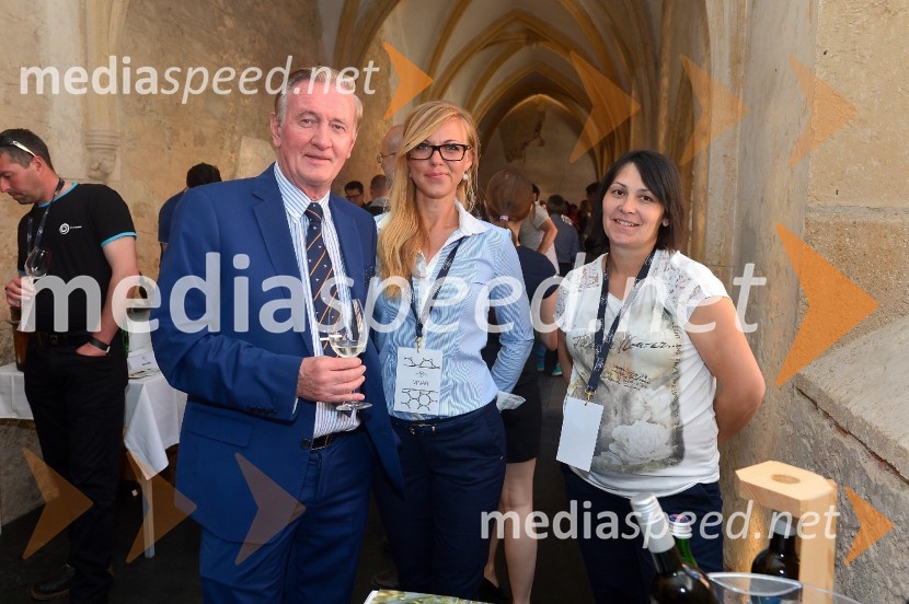  Gorazd Žmavc, minister brez listnice na uradu za Slovence v zamejstvu in po svetu;  ... ;  ... Salon Sauvignon 2016