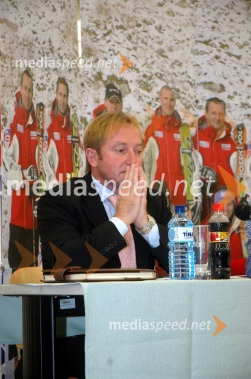 Bojan Križaj, poslovni direktor alpskih disciplinPredstavitev in tiskovna konferenca alpske smučarske reprezentance za sezono 2007/08