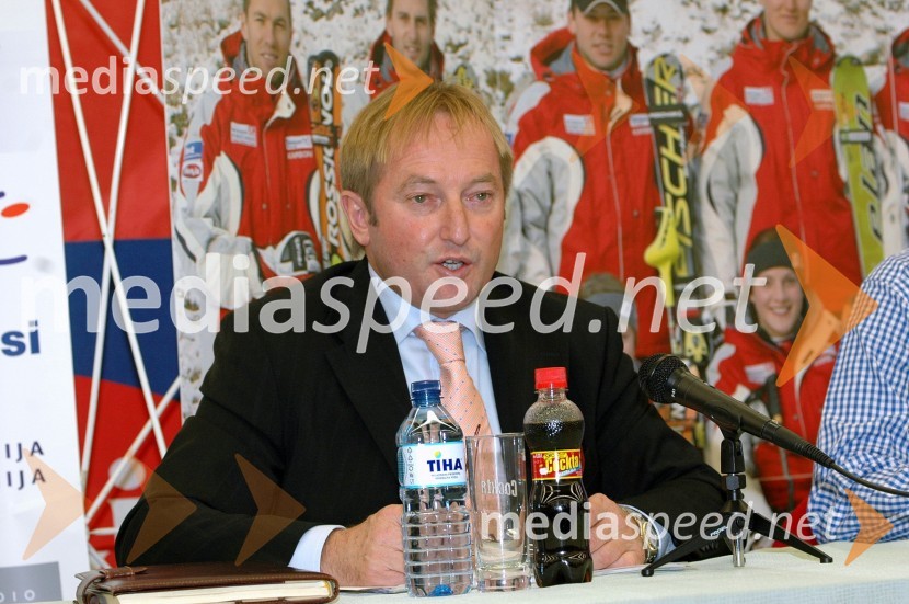 Bojan Križaj, poslovni direktor alpskih disciplinPredstavitev in tiskovna konferenca alpske smučarske reprezentance za sezono 2007/08