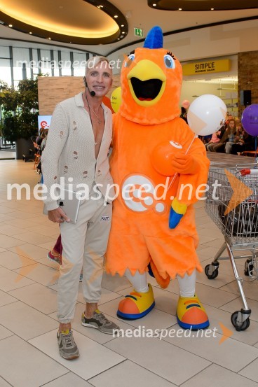   Igor  Jelen-Iggy, koreograf, lastnik plesnega centra Igen;  ... Modna revija v Qlandii Novo Mesto