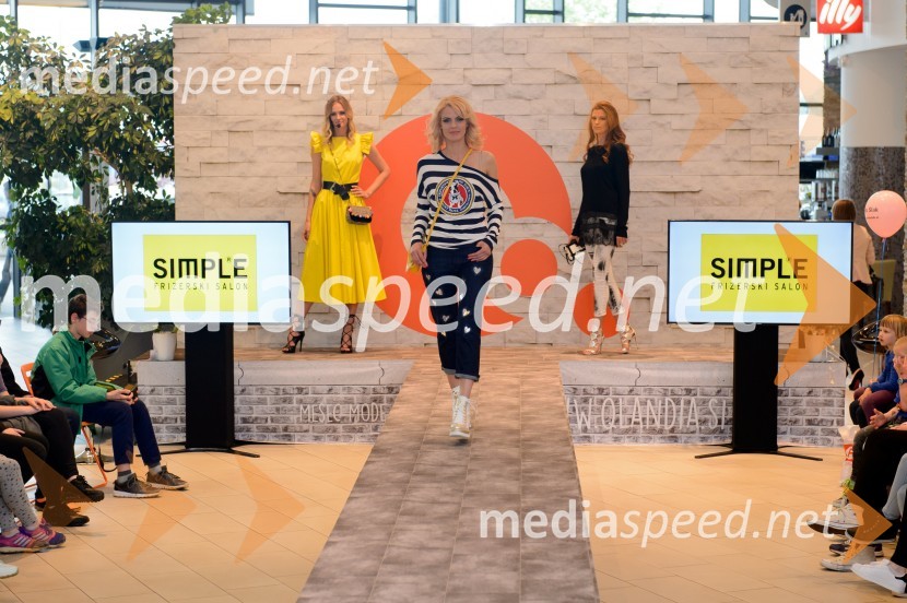  Tjaša  Kokalj Jerala, manekenka, voditeljica;  ... ;  Karin Škufca, manekenkaModna revija v Qlandii Novo Mesto