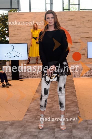  Karin Škufca, manekenkaModna revija v Qlandii Novo Mesto