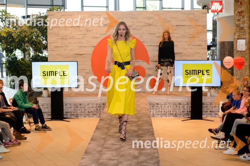  Tjaša  Kokalj Jerala, manekenka, voditeljicaModna revija v Qlandii Novo Mesto