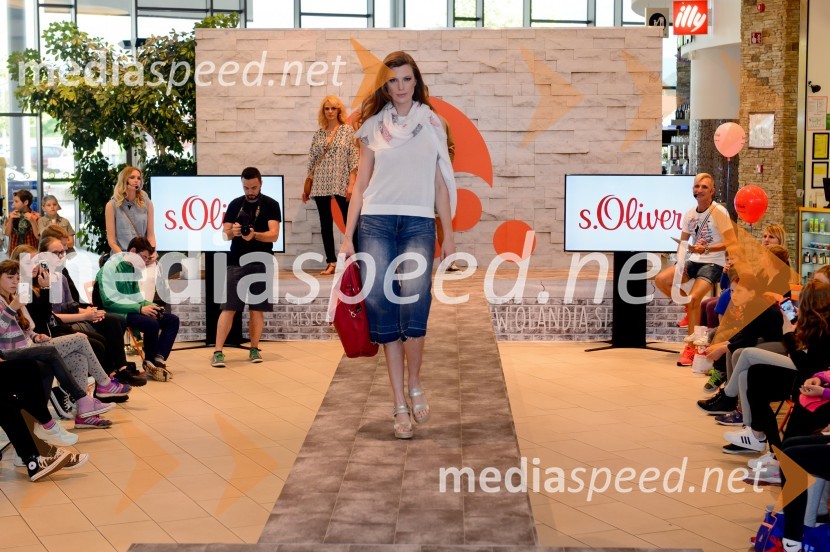  Karin Škufca, manekenkaModna revija v Qlandii Novo Mesto