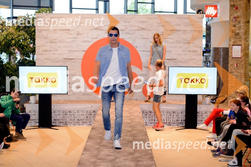  Taiji Tokuhisa, maneken in voditeljModna revija v Qlandii Novo Mesto