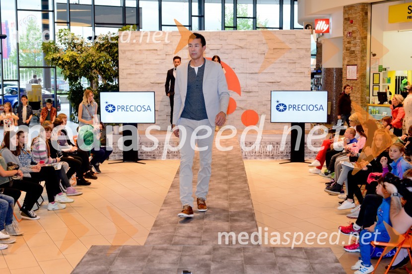  Taiji Tokuhisa, maneken in voditeljModna revija v Qlandii Novo Mesto