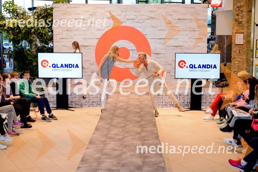  Tjaša  Kokalj Jerala, manekenka, voditeljica;   Igor  Jelen-Iggy, koreograf, lastnik plesnega centra IgenModna revija v Qlandii Novo Mesto