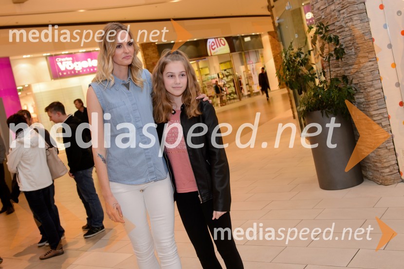  Tjaša  Kokalj Jerala, manekenka, voditeljica;  ... Modna revija v Qlandii Novo Mesto