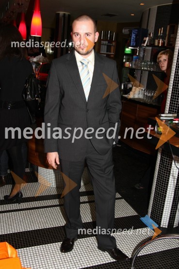 Štefko Bratkovič, voditelj prireditveMobil Elite Promo modna revija v Cafe Bar Avenue