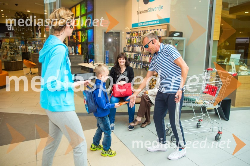  Tjaša  Kokalj Jerala, manekenka, voditeljica;  ... ;  ... ;   Igor  Jelen-Iggy, koreograf, lastnik plesnega centra IgenModna revija v Qlandii Krško