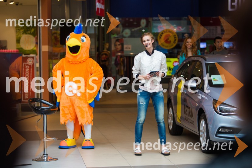  ... ;  Tjaša  Kokalj Jerala, manekenka, voditeljicaModna revija v Qlandii Krško