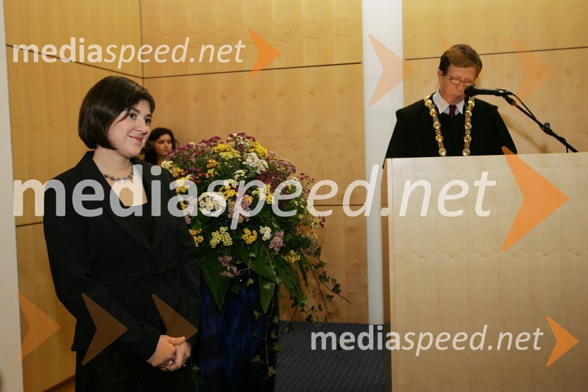 Dr. Amra Perva Uzunalić in red. prof. dr. Željko Knez, Fakulteta za kemijo in kemijsko tehnologijo Univerze v MariboruPromocija doktorjev znanosti Univerze v Mariboru, oktober 2007