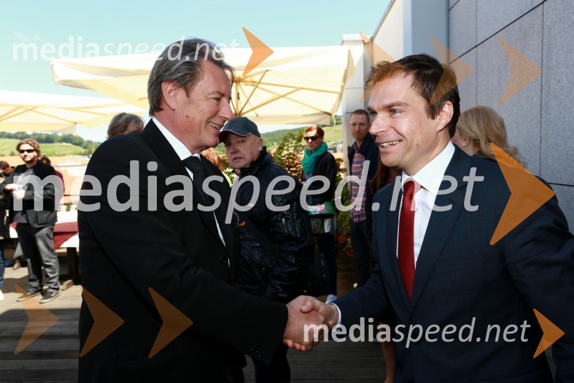  Vladimir  Rukavina Gogo, direktor Narodnega doma Maribor ter direktor Festivala Lent ;  Robert Senica, predsednik uprave, Nova KBMFestival Lent 2016, podpis sponzorske pogodbe z Novo KBM