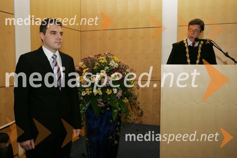 Dr. Dejan Štefanec in red. prof. dr. Željko Knez, Fakulteta za kemijo in kemijsko tehnologijo Univerze v MariboruPromocija doktorjev znanosti Univerze v Mariboru, oktober 2007