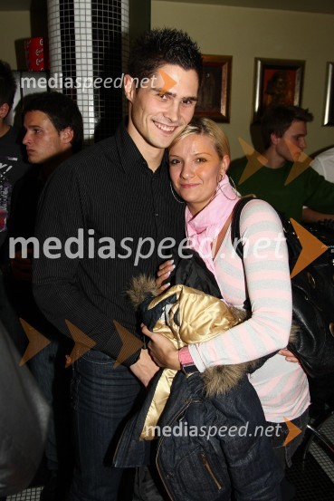 Alen Podgornik, brat pevca Sebastiana in njegovo dekle Danijela Pekič, plesalkaMobil Elite Promo modna revija v Cafe Bar Avenue