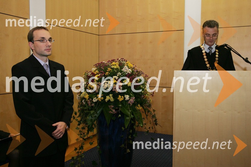 Dr. Davorin Kofljač in red. prof. dr. Milan Pagon, dekan Fakultete za organizacijske vede Univerze v MariboruPromocija doktorjev znanosti Univerze v Mariboru, oktober 2007