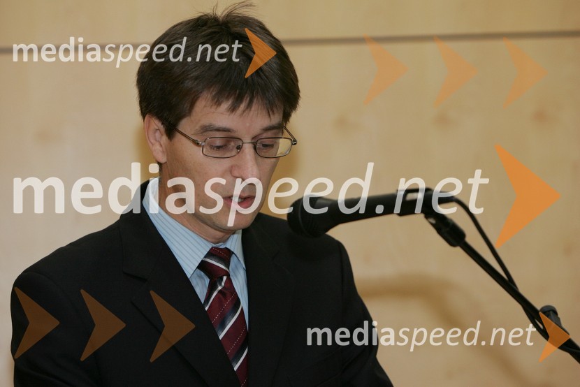 Red. prof. dr. Zdravko Kačič, Fakulteta za elektrotehniko, računalništvo in informatiko Univerze v MariboruPromocija doktorjev znanosti Univerze v Mariboru, oktober 2007