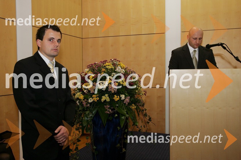 Dr. Miralem Hadžiselimović in red. prof. dr. Gorazd Štumberger, Fakulteta za elektrotehniko, računalništvo in informatiko Univerze v MariboruPromocija doktorjev znanosti Univerze v Mariboru, oktober 2007